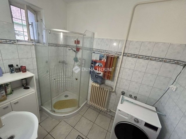 Eladó családi ház, Vecsésen 95 M Ft, 3 szobás