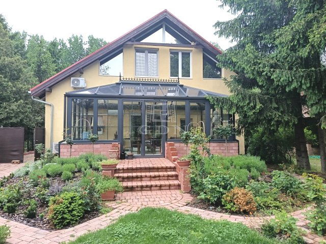 Eladó családi ház, Gödöllőn 129.9 M Ft, 4+1 szobás