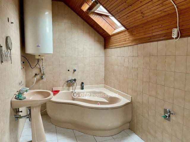 Eladó téglalakás, Budapesten, XV. kerületben 114.99 M Ft