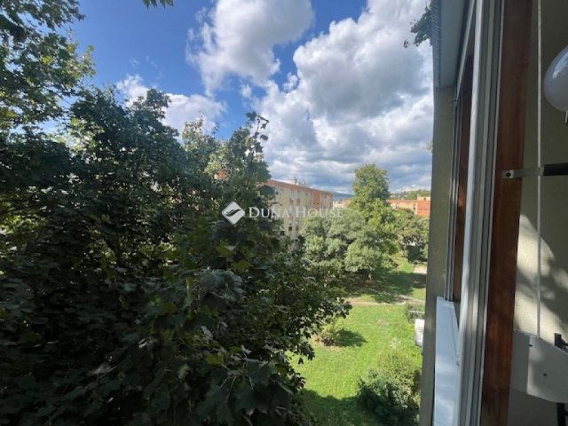 Kiadó panellakás, albérlet, Pécsett 180 E Ft / hó, 2 szobás