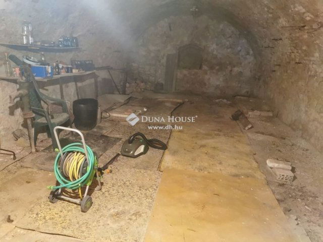 Eladó családi ház, Esztergomban 55 M Ft, 4 szobás