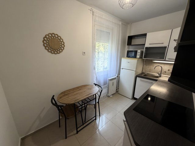 Eladó panellakás, Pécsett 47.6 M Ft, 2 szobás