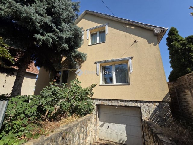 Eladó családi ház, Szolnokon 69.9 M Ft, 4 szobás