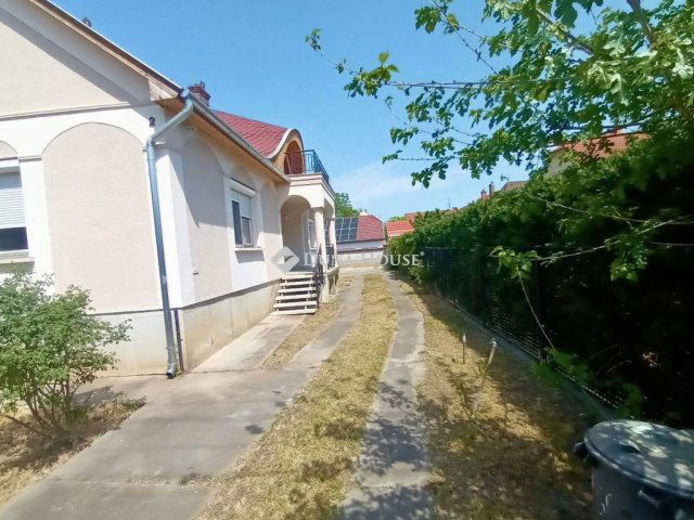 Eladó családi ház, Kecskeméten 97.9 M Ft, 3 szobás