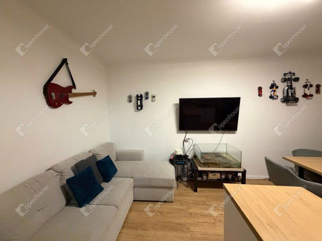 Eladó panellakás, Győrött 54.9 M Ft, 4 szobás