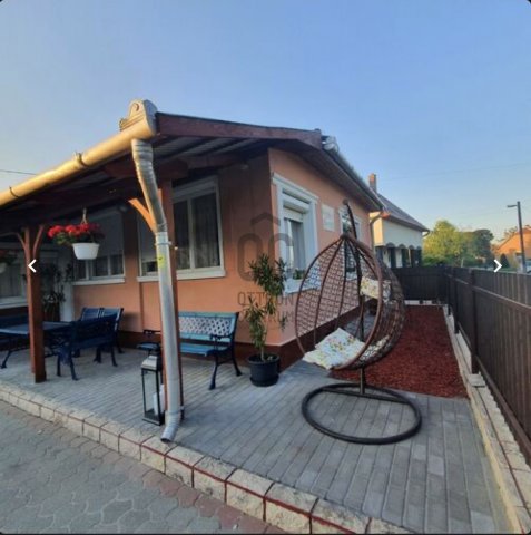 Eladó családi ház, Poroszlón 43.9 M Ft, 3 szobás