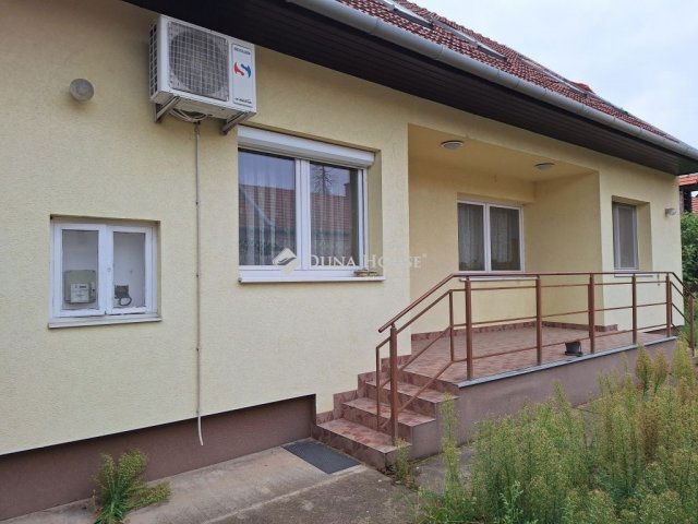 Eladó családi ház, Kecskeméten 106 M Ft, 4 szobás
