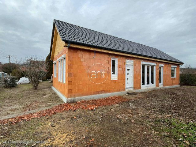 Eladó családi ház, Szegeden 105 M Ft, 4 szobás
