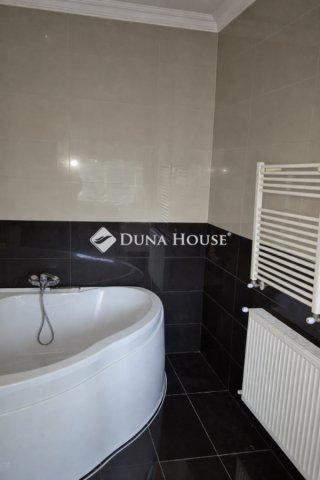 Eladó családi ház, Budapesten, IV. kerületben 149 M Ft, 5 szobás