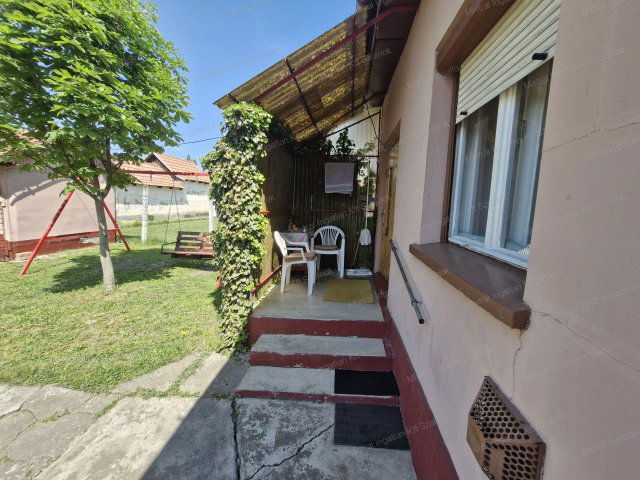 Eladó családi ház, Jászladányon 7.5 M Ft, 2 szobás