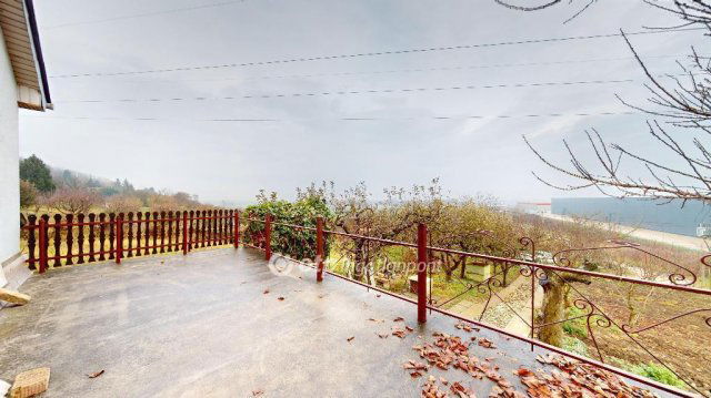 Eladó nyaraló, Szirmabesenyőn 9.99 M Ft, 1 szobás