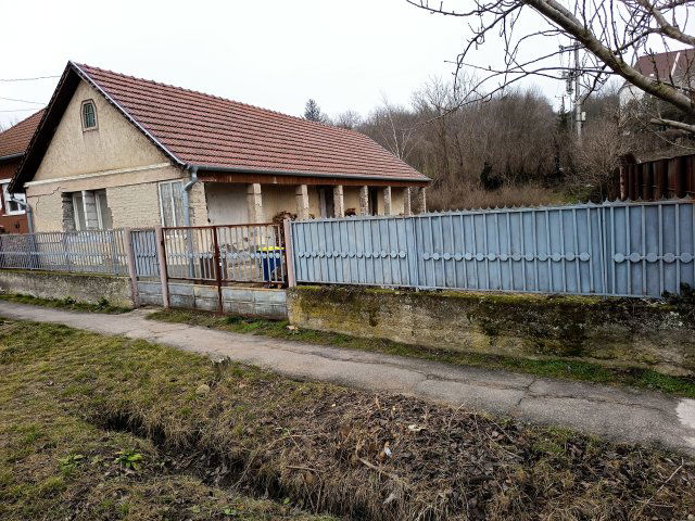 Eladó családi ház, Ecséden 17 M Ft, 2 szobás