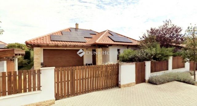 Eladó családi ház, Kistarcsán 239 M Ft, 4 szobás