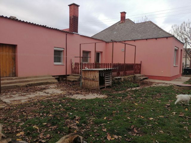 Eladó családi ház, Takácsin 41.9 M Ft, 4 szobás