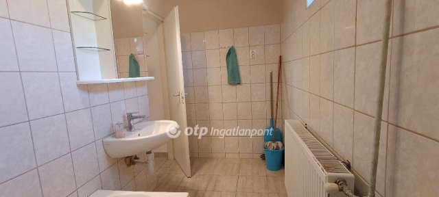 Eladó családi ház, Dömsödön 49.4 M Ft, 1+3 szobás
