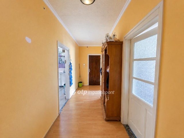 Eladó családi ház, Kunszentmiklóson 37.2 M Ft, 2 szobás