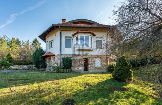 Eladó családi ház, Tinnyén 149.9 M Ft, 8 szobás