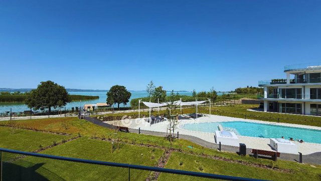 Eladó téglalakás, Balatonszemesen 185 M Ft, 3 szobás