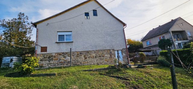 Eladó családi ház, Pécsett 49.9 M Ft, 5 szobás