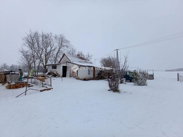 Eladó családi ház, Mohácson 7.5 M Ft, 3 szobás