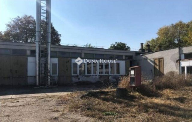 Eladó ipari ingatlan, Komáromban 200 M Ft / költözzbe.hu