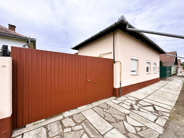 Eladó családi ház, Mezőkovácsházán 12.5 M Ft, 4 szobás
