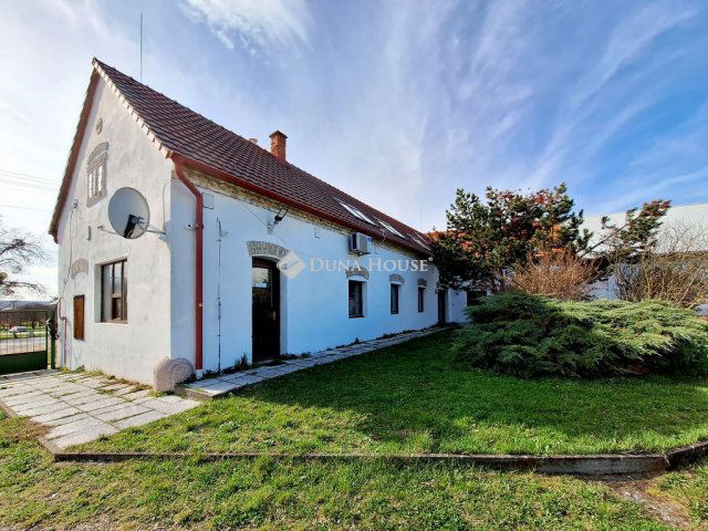 Eladó ipari ingatlan, Győrasszonyfán 399 M Ft