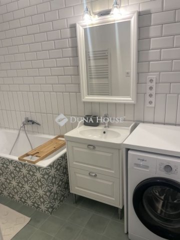 Eladó téglalakás, Pécsett 72 M Ft, 2 szobás