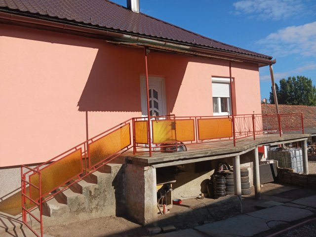 Eladó családi ház, Lajoskomáromban 61.9 M Ft, 2+1 szobás