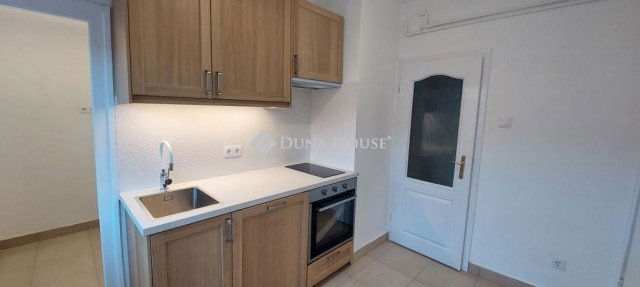 Kiadó téglalakás, albérlet, Tatabányán, Hunyadi János téren