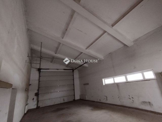 Eladó ipari ingatlan, Újszentivánon 53.5 M Ft