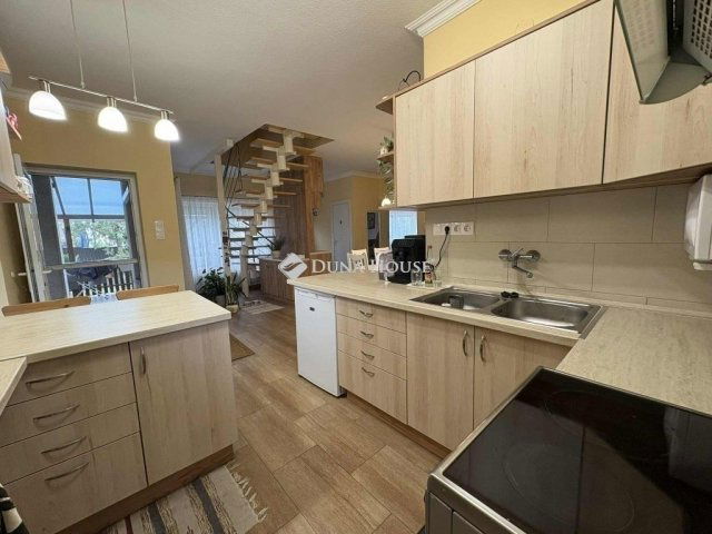 Eladó családi ház, Dabason 119.9 M Ft, 4 szobás