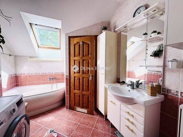 Eladó téglalakás, Budapesten, XVIII. kerületben 94.99 M Ft