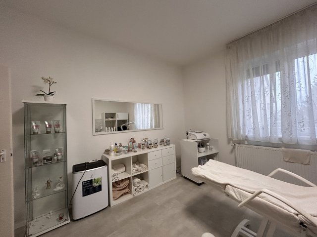 Eladó családi ház, Komáromban 89 M Ft, 3 szobás