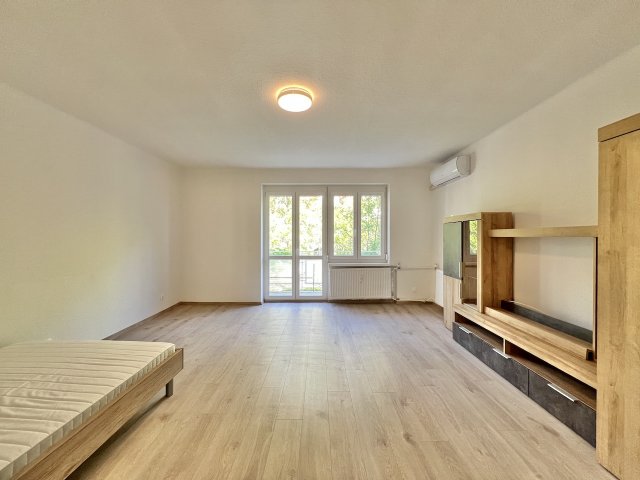 Kiadó téglalakás, albérlet, Kaposváron 130 E Ft / hó, 1 szobás