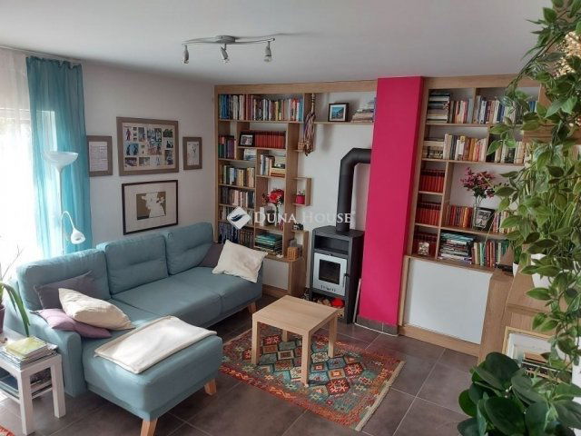 Eladó téglalakás, Sukorón 94.5 M Ft, 3 szobás