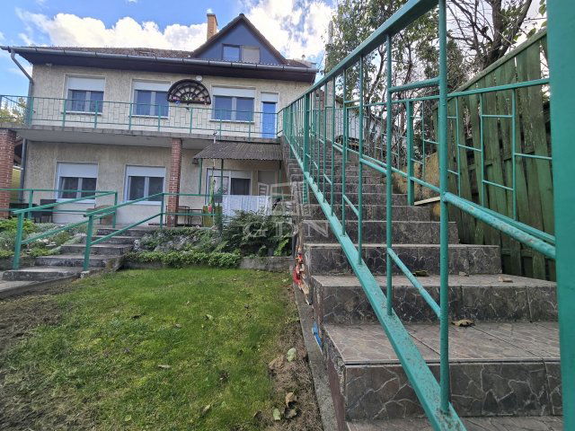 Eladó családi ház, Budapesten, XV. kerületben 240 M Ft