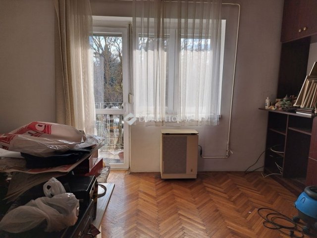 Eladó téglalakás, Veszprémben 46.5 M Ft, 1 szobás