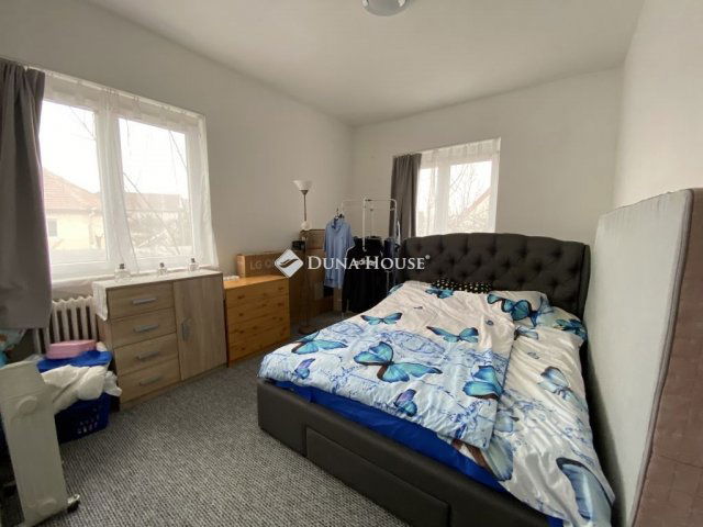 Eladó sorház, Pétfürdőn 45.8 M Ft, 6 szobás