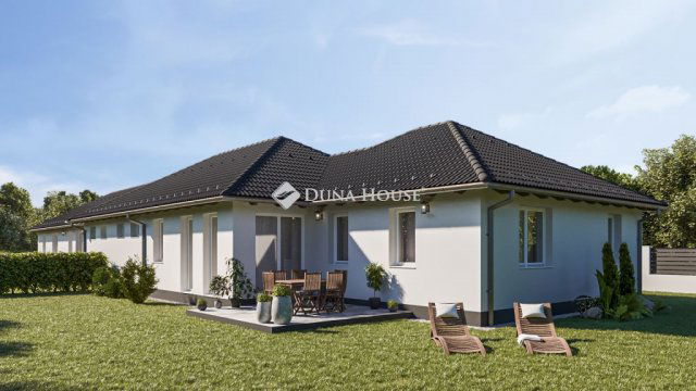 Eladó családi ház, Péren 55 M Ft, 4 szobás