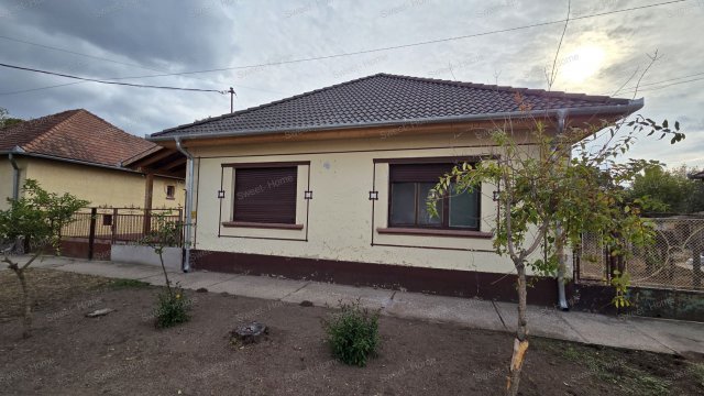 Eladó családi ház, Kerekegyházán 53 M Ft, 4 szobás