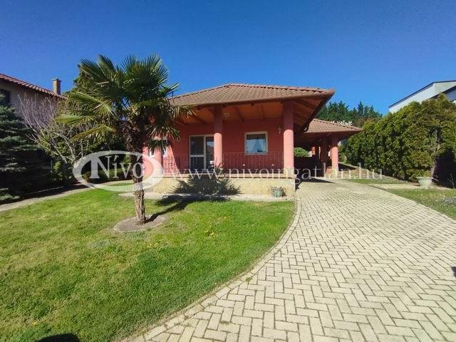 Kiadó családi ház, albérlet, Balatonalmádiban 390 E Ft / hó