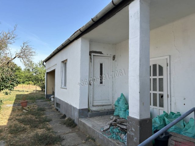 Eladó családi ház, Turán 40 M Ft, 3 szobás
