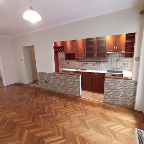 Eladó téglalakás, Szolnokon 46.9 M Ft, 2+2 szobás