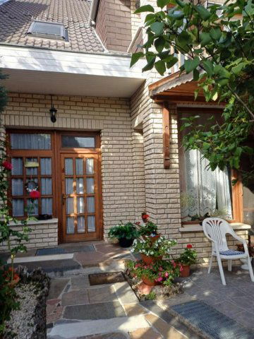 Eladó családi ház, Egerben 109.9 M Ft, 4+1 szobás