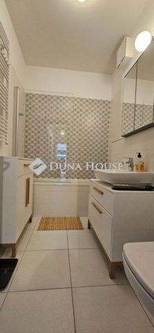 Eladó téglalakás, Budapesten, III. kerületben 144.9 M Ft