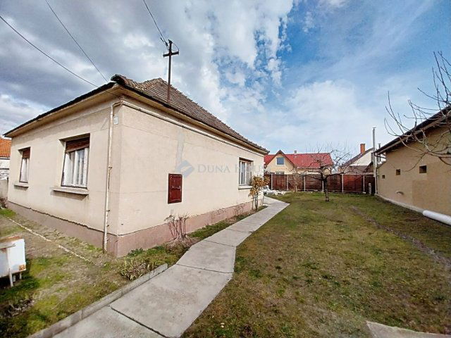 Eladó családi ház, Tatabányán 55 M Ft, 3 szobás