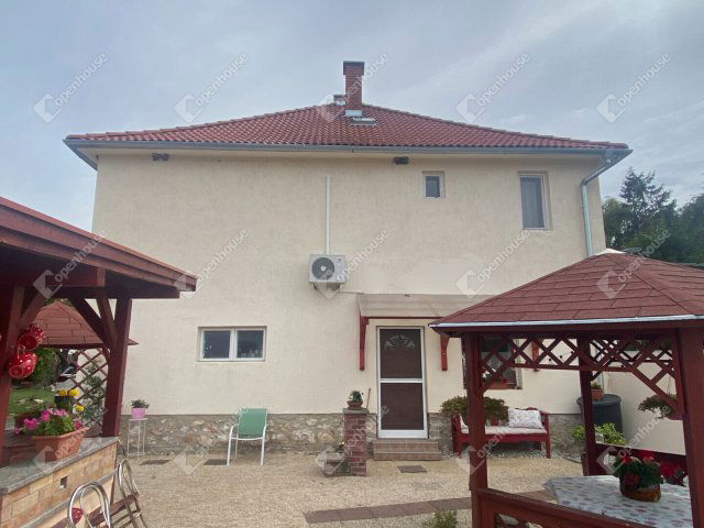 Eladó családi ház, Bakonyszentkirályon 77.9 M Ft, 4 szobás