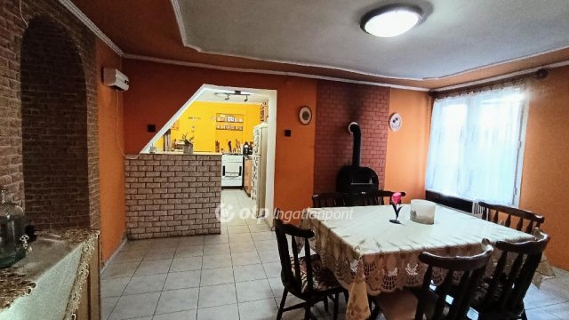 Eladó családi ház, Jászfényszarun 29.9 M Ft, 2 szobás