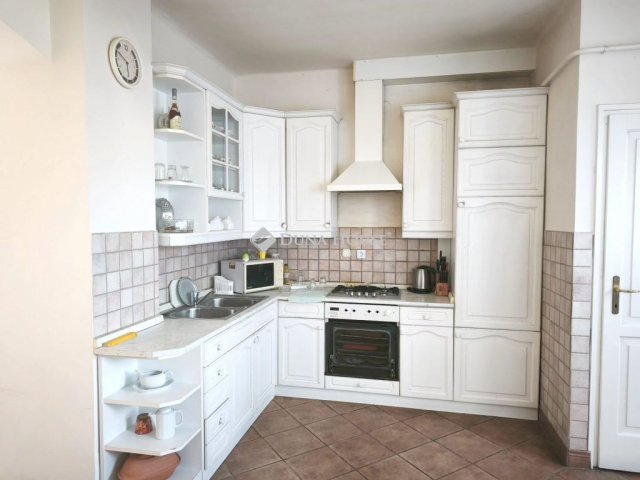 Eladó téglalakás, Szombathelyen 78 M Ft, 5 szobás